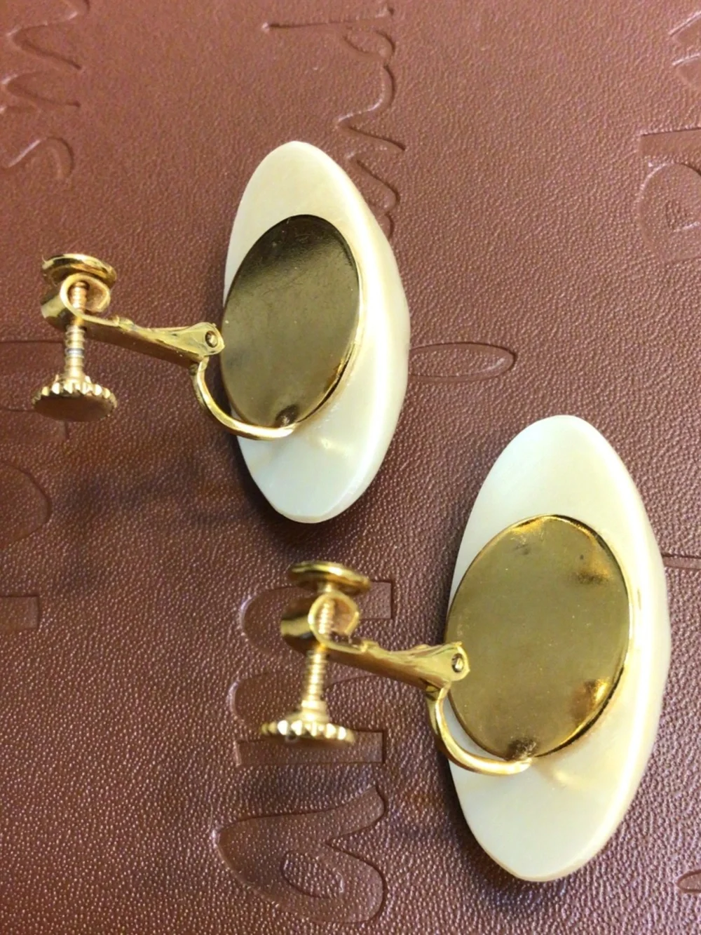 Vintage Cream-colored Acrylic/Lucite Faux Pearl Oval Screw Back Clip-on Earrings